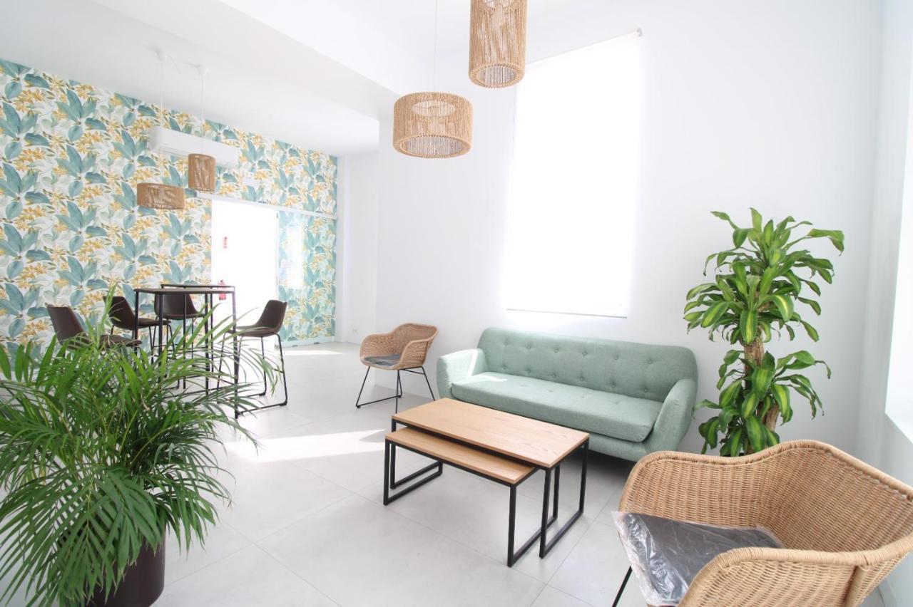 Hostal Tropical Motril Bagian luar foto