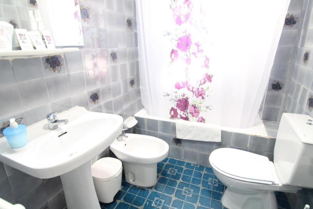 Hostal Tropical Motril Bagian luar foto