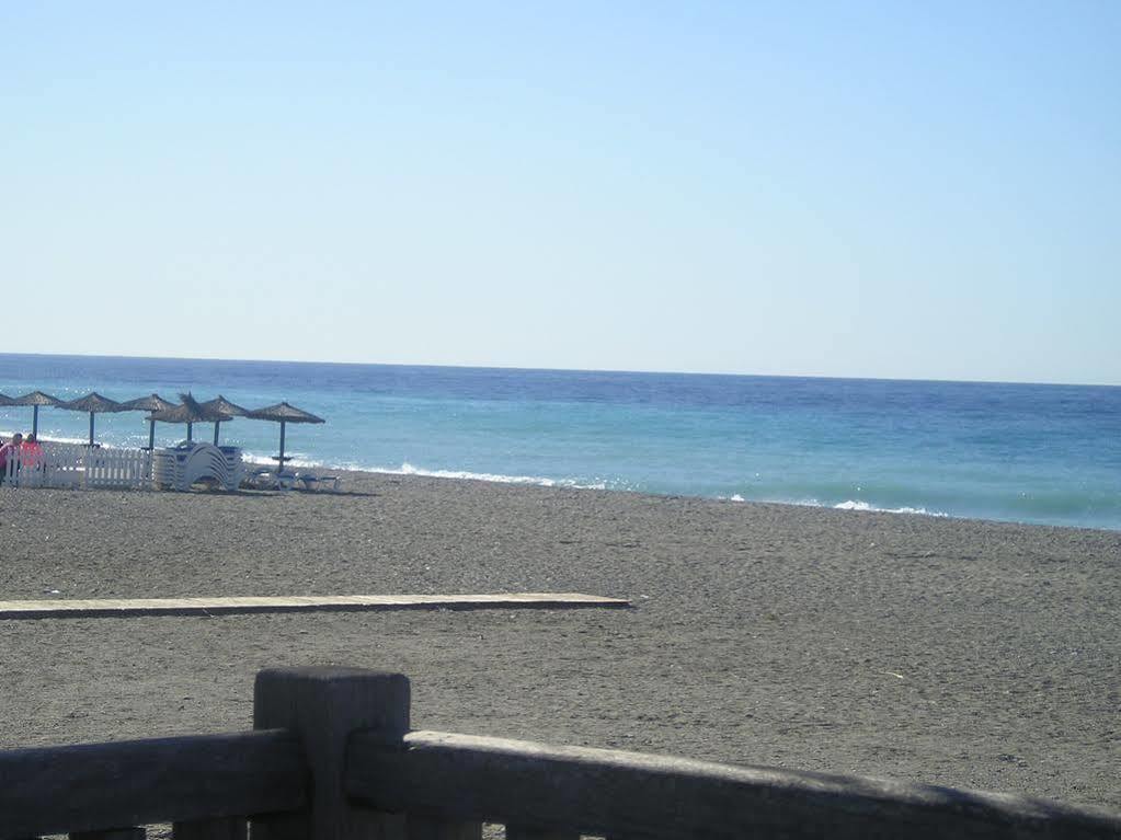 Hostal Tropical Motril Bagian luar foto